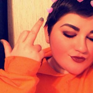 Meet your Posher, Caitlin